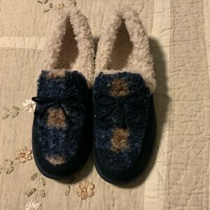 Vionic Cozy Blue and Tan Women's Slippers